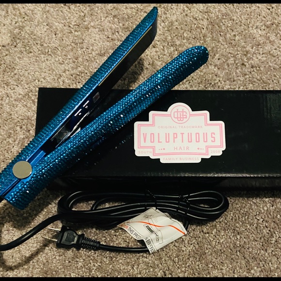 Go Voluptuous Hair Flat Iron
